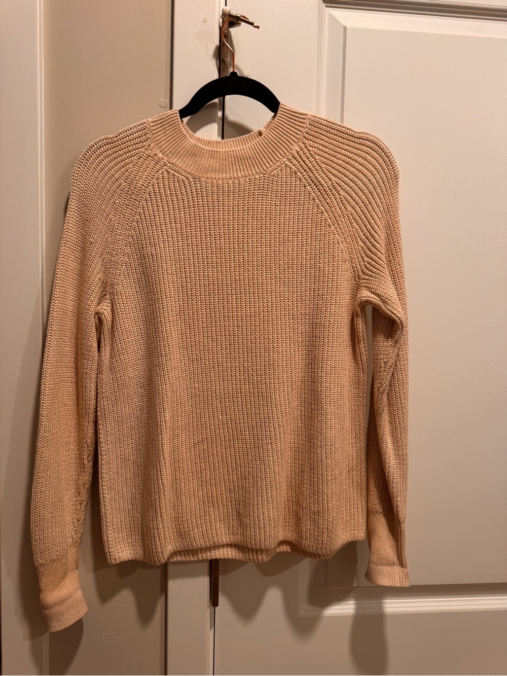 Banana Republic small Classic Crewneck Knit Sweater in Light Beige